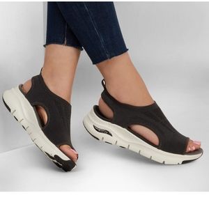 Skechers Arch Fit City Catch Black Size 11